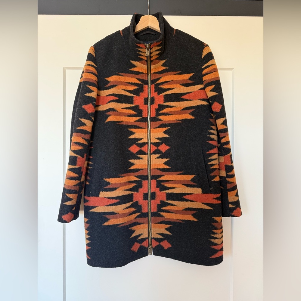 Pendleton Medium Black and Orange Geometric Coat